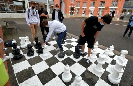 Toulouse : Un échiquier géant au lycée Ozenne