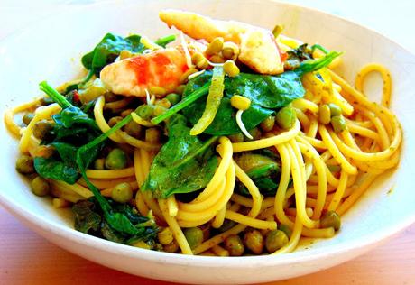 Pâtes au vert printannier; pesto, pois, épinards Pâtes au vert printannier; pesto, pois, épinards