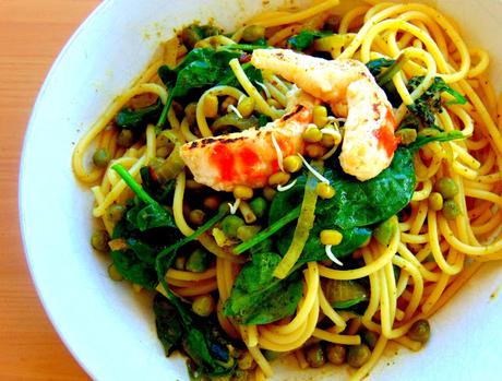 Pâtes au vert printannier; pesto, pois, épinards Pâtes au vert printannier; pesto, pois, épinards