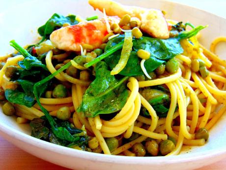 Pâtes au vert printannier; pesto, pois, épinards Pâtes au vert printannier; pesto, pois, épinards