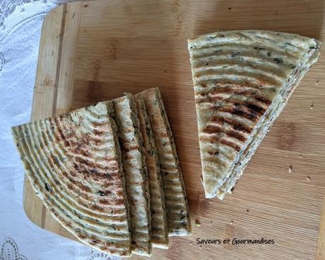 Kesra (galette) aux herbes vertes. Kesra (galette) aux herbes vertes.