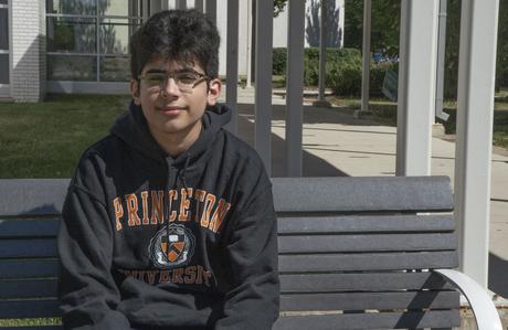 Roshaan Khalid, diplômé du CPS, parlait à peine anglais il y a 5 ans.  Il se dirige vers Princeton pour un tour complet cet automne.