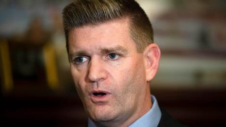 Le sénateur de l'État de Pennsylvanie, John Yudichak, indépendant du comté de Luzerne, préside le comité du développement communautaire, économique et récréatif du Sénat, qui supervise l'industrie du jeu en Pennsylvanie.  Il a déclaré que son comité examinait de manière approfondie l'impact des jeux d'adresse et des jeux non réglementés dans l'État.