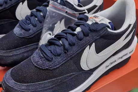 La Fragment x Sacai x Nike LDWaffle apparait dans un nouveau coloris