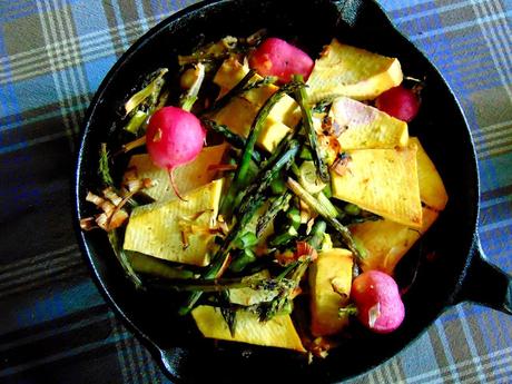 Tofu aux asperges et radis à l'érable et à la moutarde