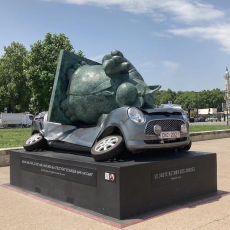 Vingt chats sur les quais pour fêter le vin
