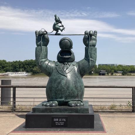 Vingt chats sur les quais pour fêter le vin