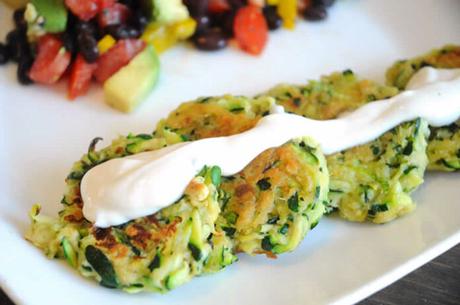 Beignets de courgettes à la crème végétalienne Beignets de courgettes à la crème végétalienne