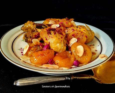 Tajine de poulet aux abricots, safran et barberries.