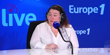 Retrouvez Emily Blaine qui parle de ses écrits et de la romance sur Europe 1 dans Ca fait du bien d'Anne Roumanoff