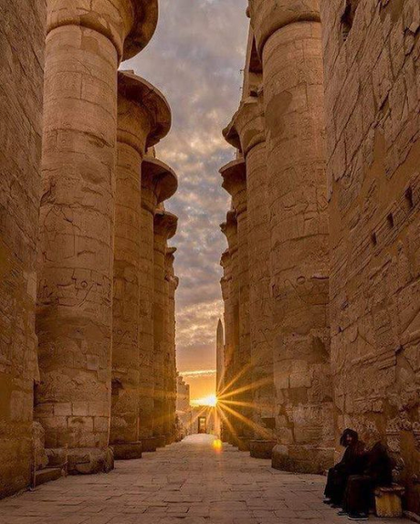 Description de la Totalité dans les tantras anciens Description de la Totalité dans les tantras anciens