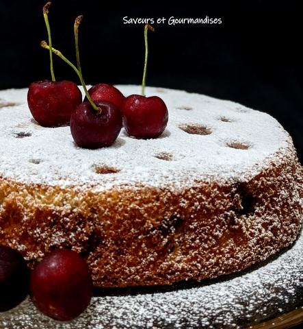 Gâteau moelleux aux cerises. Gâteau moelleux aux cerises.