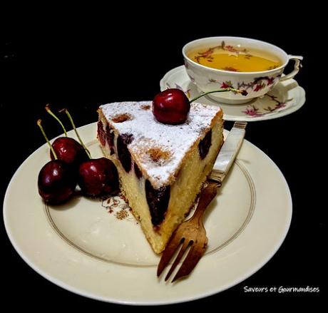 Gâteau moelleux aux cerises. Gâteau moelleux aux cerises.