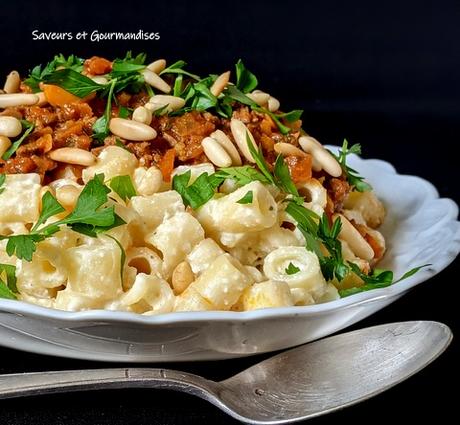 Macaroni au yaourt et agneau épicé.