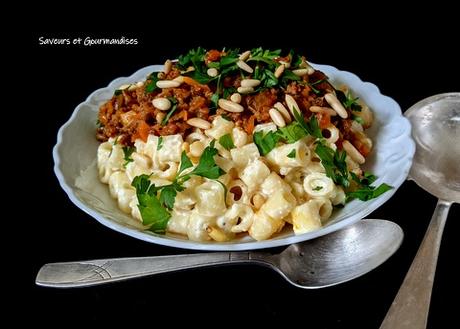 Macaroni au yaourt et agneau épicé.
