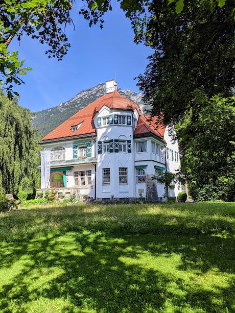 Villa Strauss in Garmisch / La villa Strauss (1) — Außenansichten / Vues extérieures et jardin — 12 Bilder /12 photos