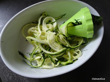 Galettes au sarrasin roulées au saumon fumé et crudités façon maki