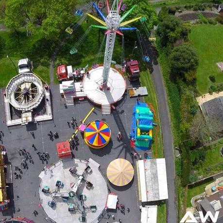 Un adolescent a versé du sang après la chute d’un téléphone portable d’une fête foraine et s’est cogné la tête