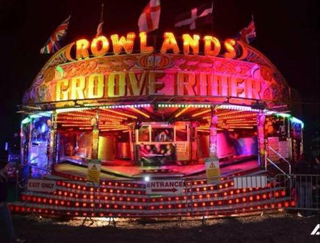 Un adolescent a versé du sang après la chute d’un téléphone portable d’une fête foraine et s’est cogné la tête