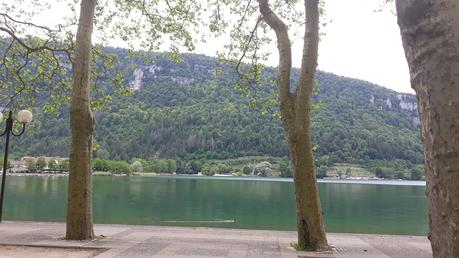 La France - Un moment passé auprès du Lac de Nantua dans l'Ain