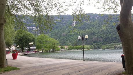 La France - Un moment passé auprès du Lac de Nantua dans l'Ain