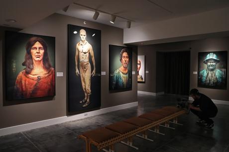 Rolston déploie la magie dans “Art People: The Pageant Portraits” Rolston déploie la magie dans “Art People: The Pageant Portraits”