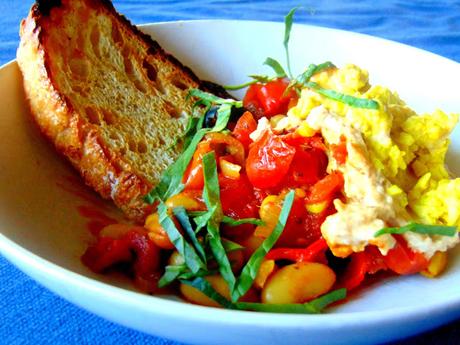 Shakshuka avec oeuf végétal Shakshuka avec oeuf végétal