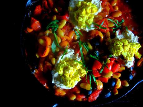Shakshuka avec oeuf végétal Shakshuka avec oeuf végétal