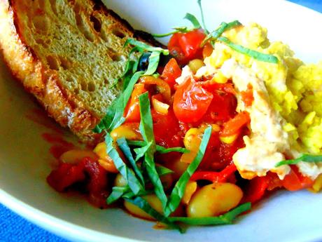 Shakshuka avec oeuf végétal Shakshuka avec oeuf végétal