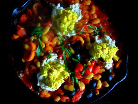 Shakshuka avec oeuf végétal Shakshuka avec oeuf végétal
