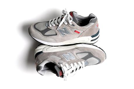 New Balance poursuit la célébration de la 990 avec la “Version 2” New Balance poursuit la célébration de la 990 avec la “Version 2”