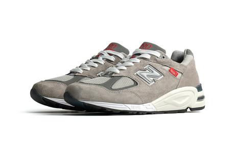 New Balance poursuit la célébration de la 990 avec la “Version 2” New Balance poursuit la célébration de la 990 avec la “Version 2”