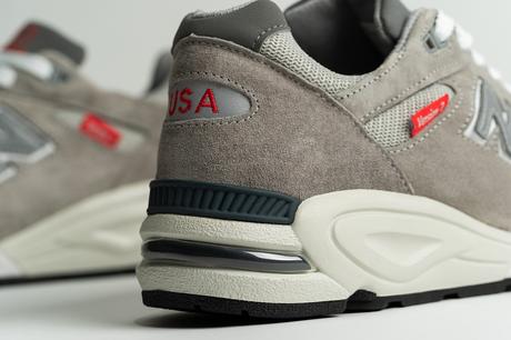 New Balance poursuit la célébration de la 990 avec la “Version 2” New Balance poursuit la célébration de la 990 avec la “Version 2”