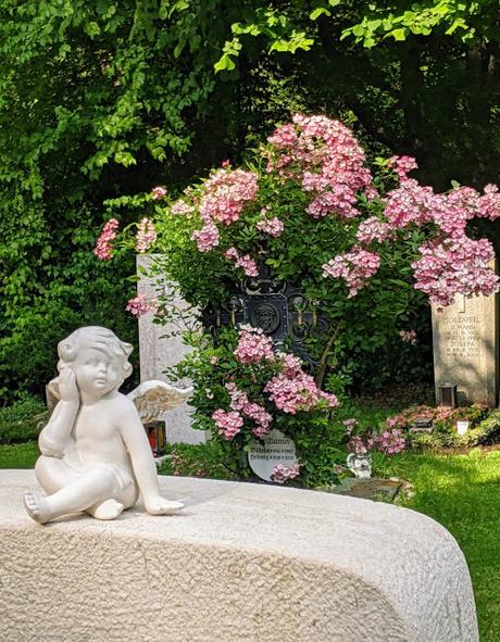 Westfriedhof München — 12 Bilder /  12 photos  — Cimetière de l'ouest à Munich