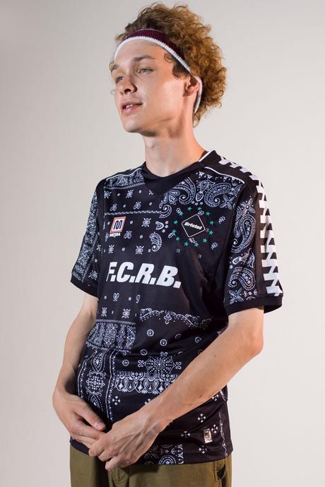 Le FC Real Bristol drop ses nouveaux maillots