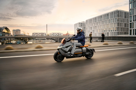 BMW présente son scooter électrique au design futuriste