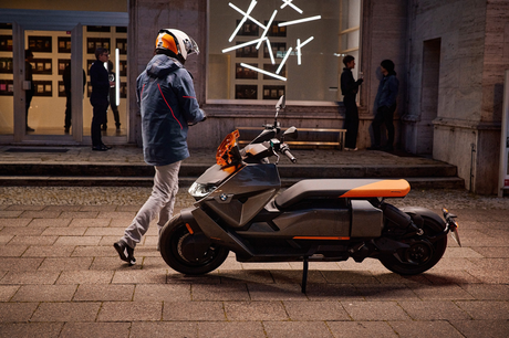 BMW présente son scooter électrique au design futuriste