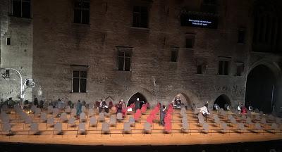 La Cerisaie d’Anton Tchekhov mise en scène par Tiago Rodriguez dans la Cour d’honneur du Palais des papes