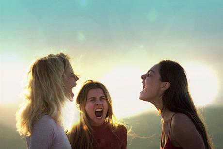 Bande annonce VOST pour La Colline ou rugissent les lionnes de Luàna Bajrami