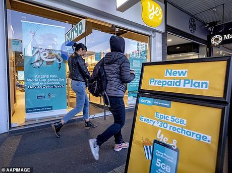 Les clients d'Optus ont à nouveau eu du mal à appeler, à envoyer des messages et à accéder aux données, car de nombreux utilisateurs se sont tournés vers Twitter pour se plaindre des pannes.