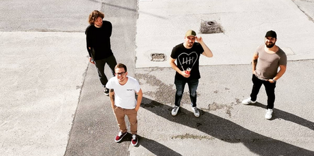 Après la sortie de leur single A Moment to Be Seen en avril 2021 Friday's Spirit dévoile son EP Skin and Bones !