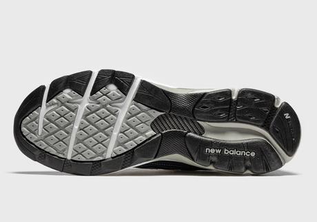 La New Balance 920 arrive dans un coloris Navy