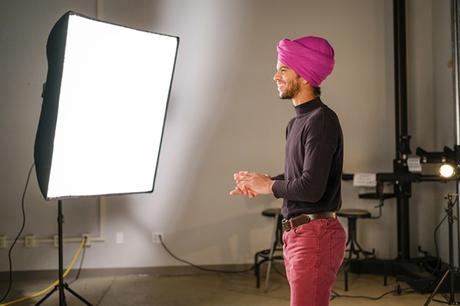 Belonging propose une exposition de portraits au centre-ville de SLO, des vitrines musicales et multimédias organisées pour les entreprises participantes et un événement de narration le 1er août | Arts | San Luis Obispo JOSH 'JP' POWELL En tant qu'homme bisexuel, Josh a appris à aimer son « moi gay » en célébrant les événements de la fierté à Albany, New York. La communauté militante locale lui a permis d'être lui-même authentique. - PHOTO AVEC L'AUTORISATION DE STEPHEN HERALDO/COMMUNITY ROOTS PROJECT