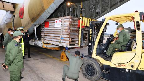 Maroc-Tunisie : Trois avions des FAR livrent ce jeudi l’aide médicale d’urgence ordonnée par le Roi Mohammed VI