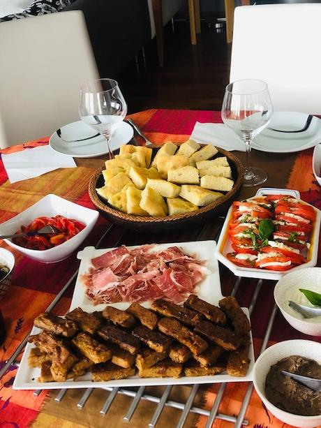 Dip ou tartinade d’olives et frites de polenta Dip ou tartinade d’olives et frites de polenta