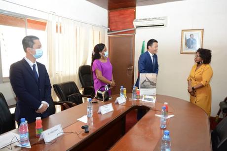 Formation et transfert de compétences : Nalova Lyonga apprécie l’offre et le savoir-faire de HUAWEI Formation et transfert de compétences : Nalova Lyonga apprécie l’offre et le savoir-faire de HUAWEI