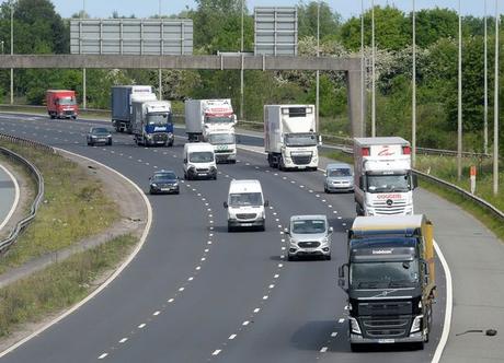 Des automobilistes poursuivis pour avoir filmé un accident d’autoroute mortel sur leur téléphone La M6 près de Warrington