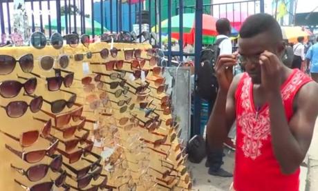 Cameroun – Lunettes vendues dans la rue : alerte santé