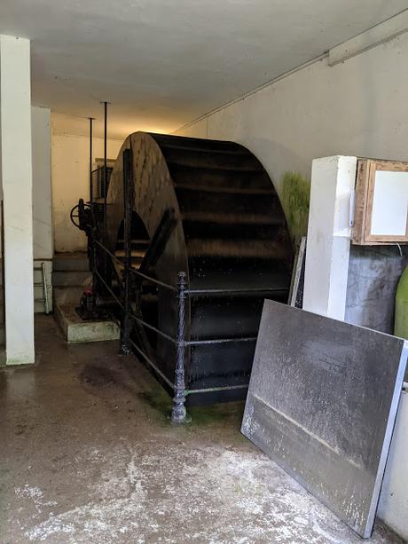 Dörfchen im Schlosspark Nymphenburg — 13 Bilder — Le petit village dans le parc du château de Nymphenburg en 13 photos