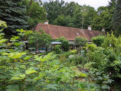 Dörfchen im Schlosspark Nymphenburg — 13 Bilder — Le petit village dans le parc du château de Nymphenburg en 13 photos
